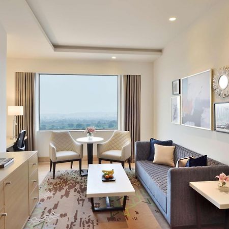 Radisson Gurugram Udyog Vihar Ξενοδοχείο Γκουργκάον Εξωτερικό φωτογραφία