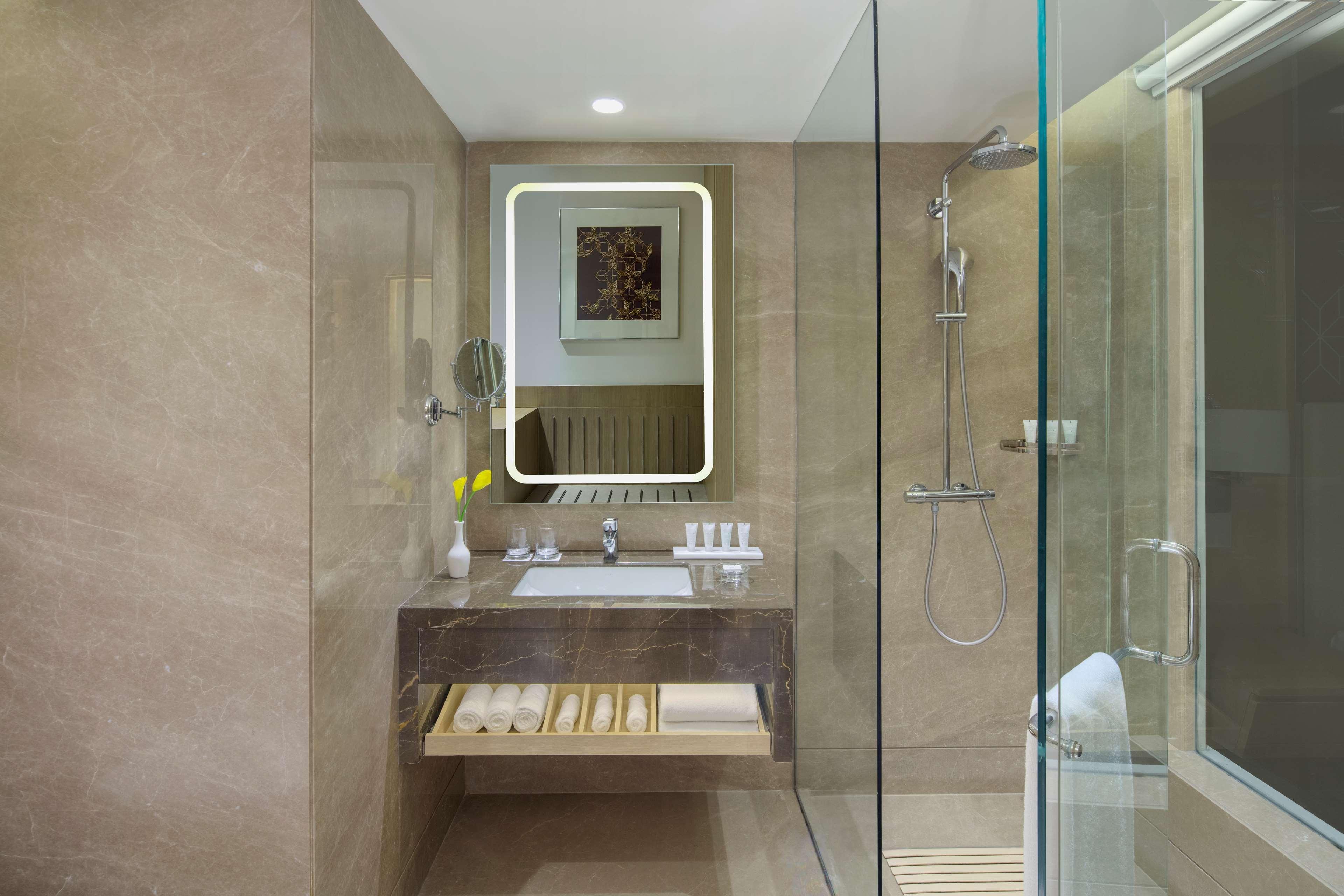 Radisson Gurugram Udyog Vihar Ξενοδοχείο Γκουργκάον Εξωτερικό φωτογραφία