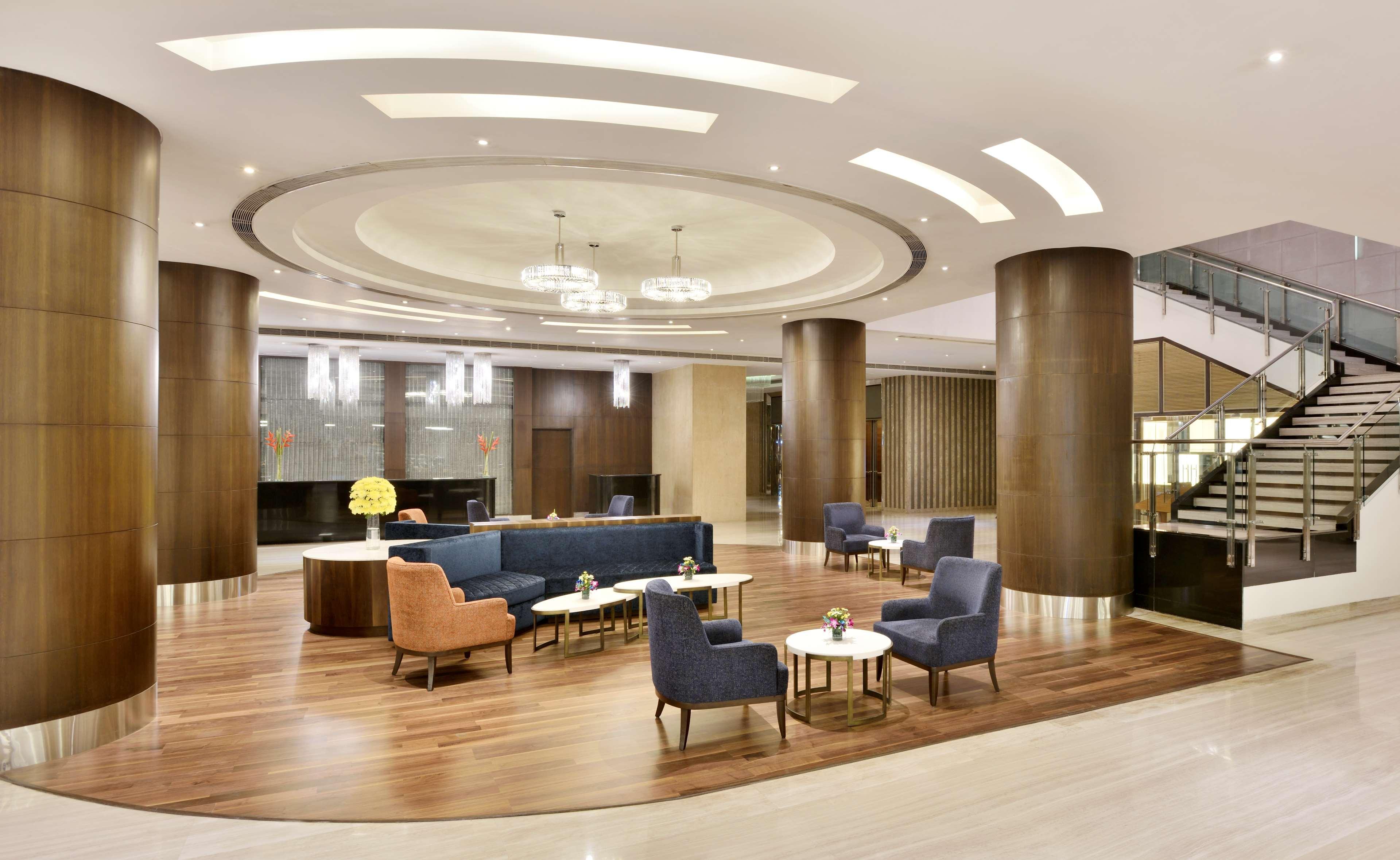 Radisson Gurugram Udyog Vihar Ξενοδοχείο Γκουργκάον Εξωτερικό φωτογραφία Lobby
