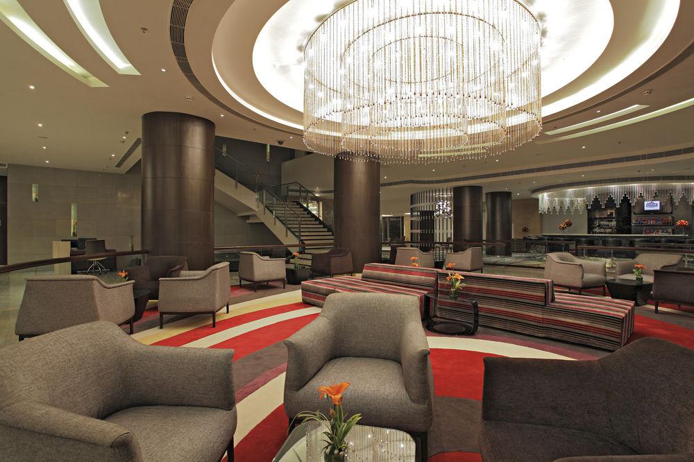 Radisson Gurugram Udyog Vihar Ξενοδοχείο Γκουργκάον Εξωτερικό φωτογραφία Lobby