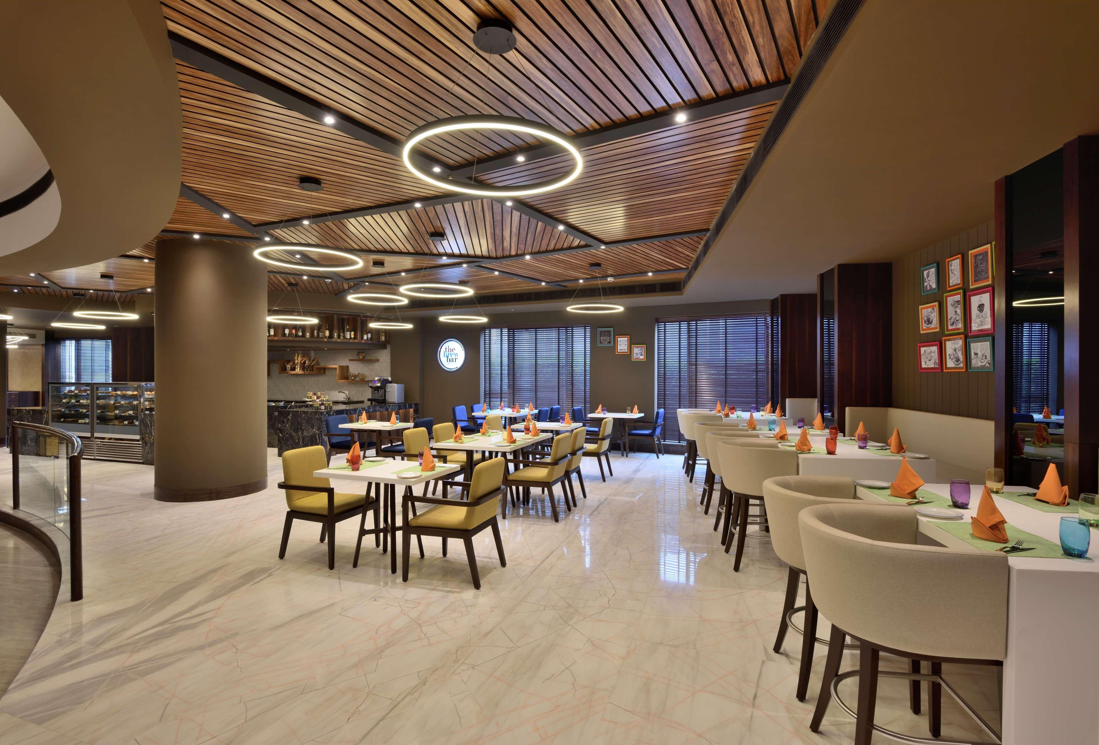 Radisson Gurugram Udyog Vihar Ξενοδοχείο Γκουργκάον Εξωτερικό φωτογραφία The restaurant