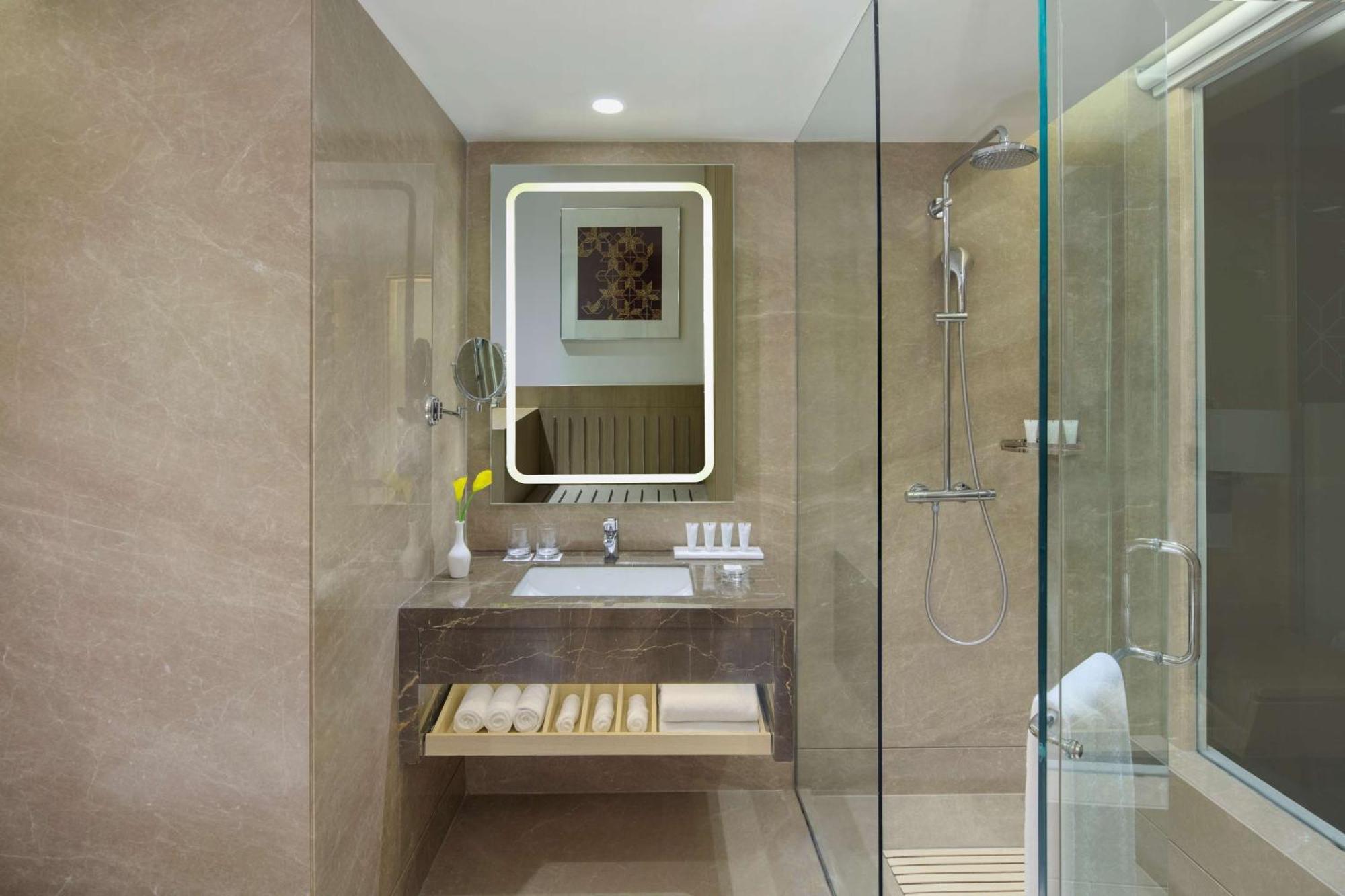Radisson Gurugram Udyog Vihar Ξενοδοχείο Γκουργκάον Εξωτερικό φωτογραφία