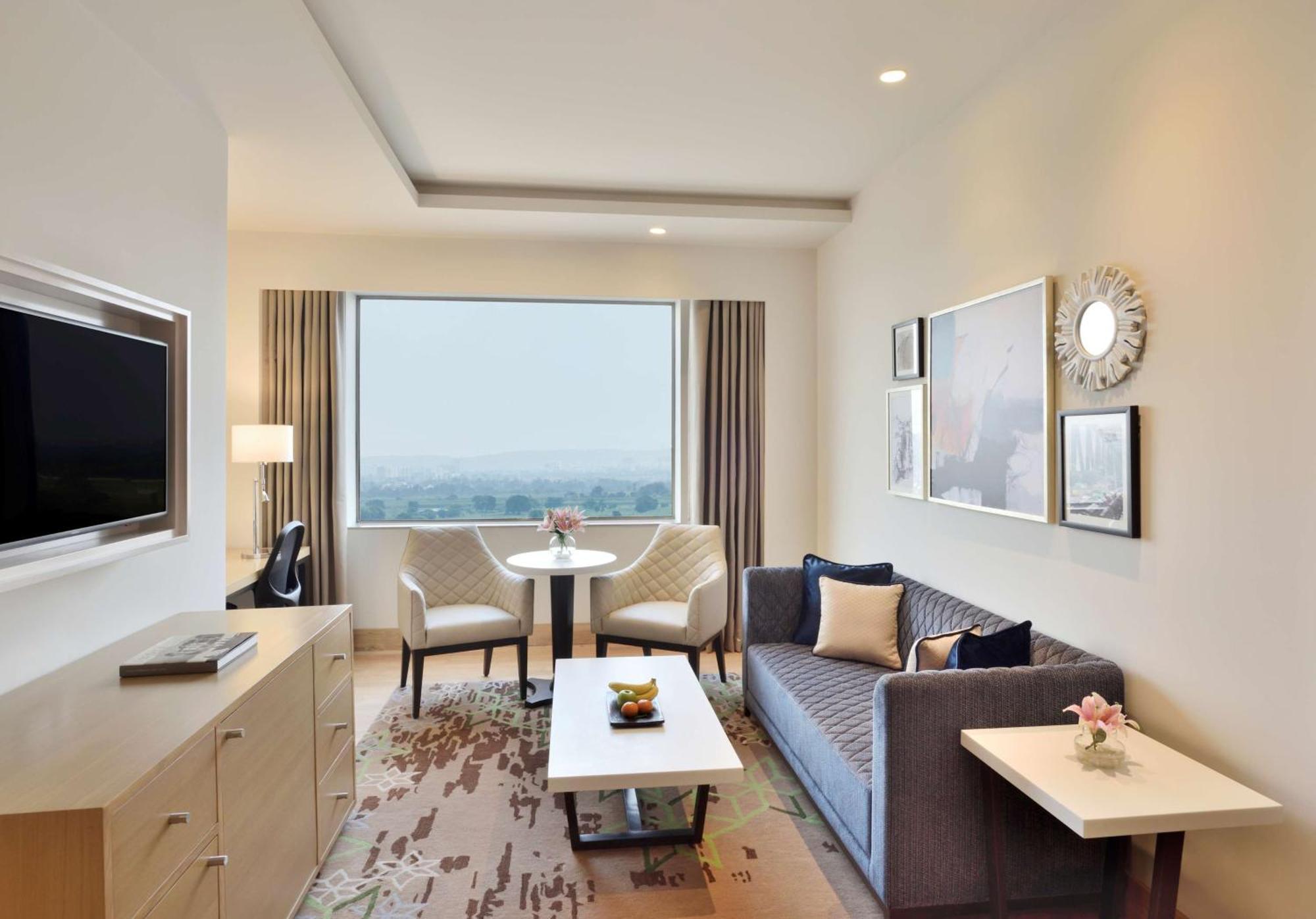 Radisson Gurugram Udyog Vihar Ξενοδοχείο Γκουργκάον Εξωτερικό φωτογραφία