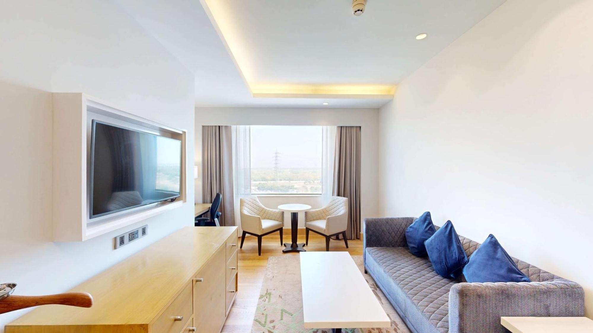Radisson Gurugram Udyog Vihar Ξενοδοχείο Γκουργκάον Εξωτερικό φωτογραφία