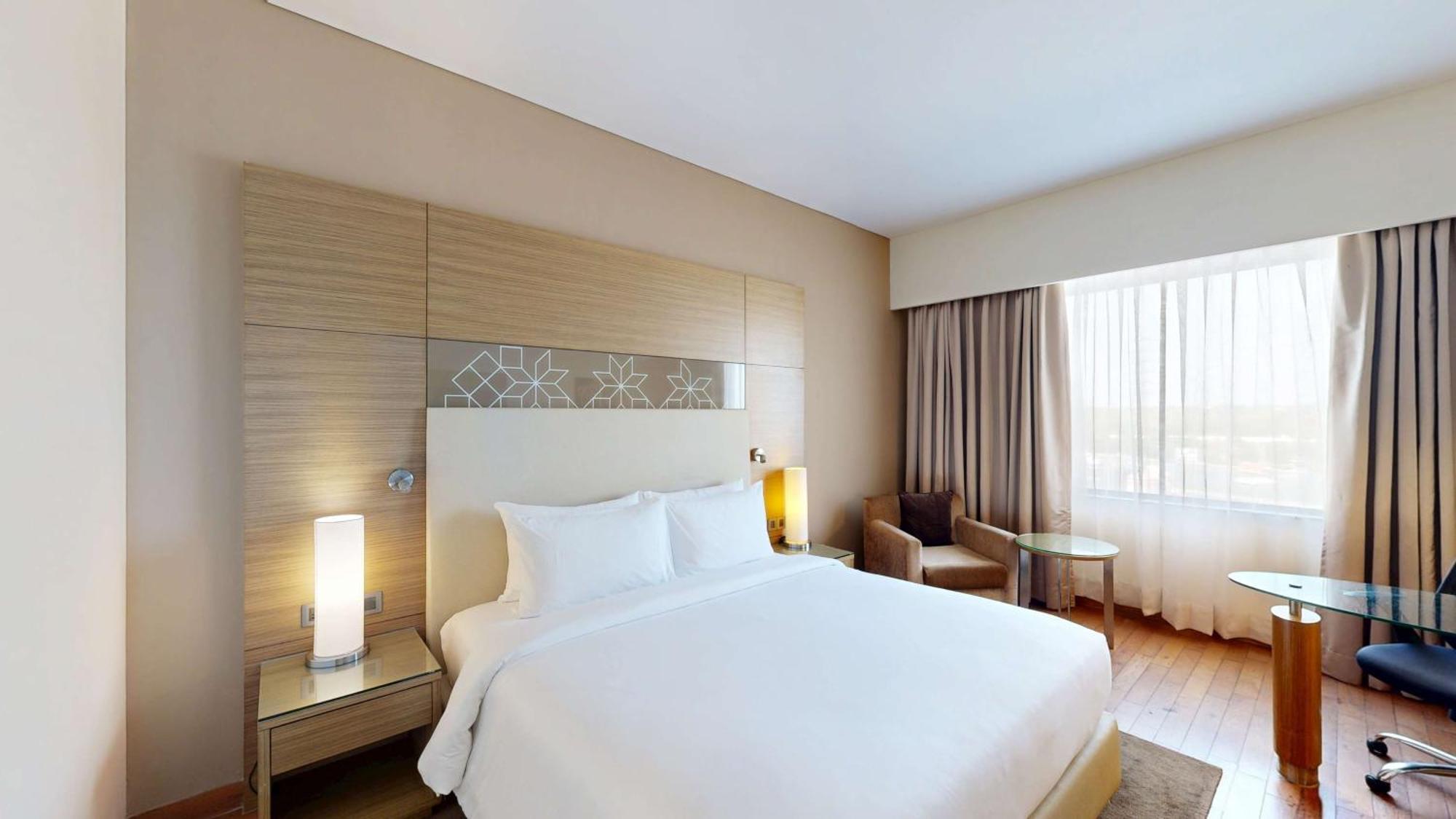 Radisson Gurugram Udyog Vihar Ξενοδοχείο Γκουργκάον Εξωτερικό φωτογραφία